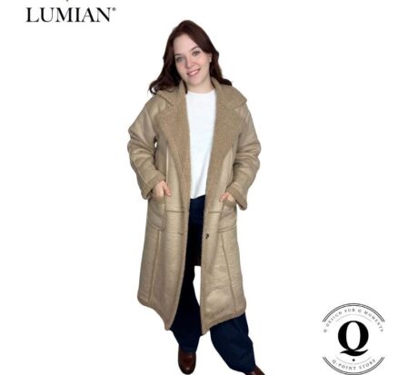 Puolipitkä kelsitakki keinonahasta on eläinystävällinen. Syksyn trendikkäin takki huokuu Yellow stonen tyyliä.